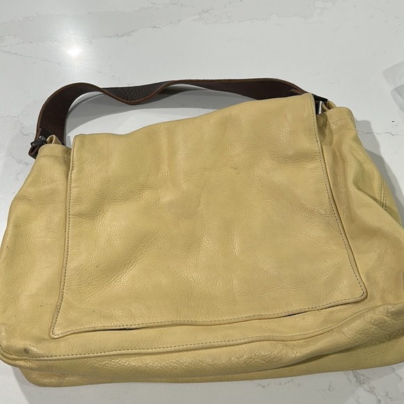 Used yellow Tylie Malibu bag - Picture 2 of 3